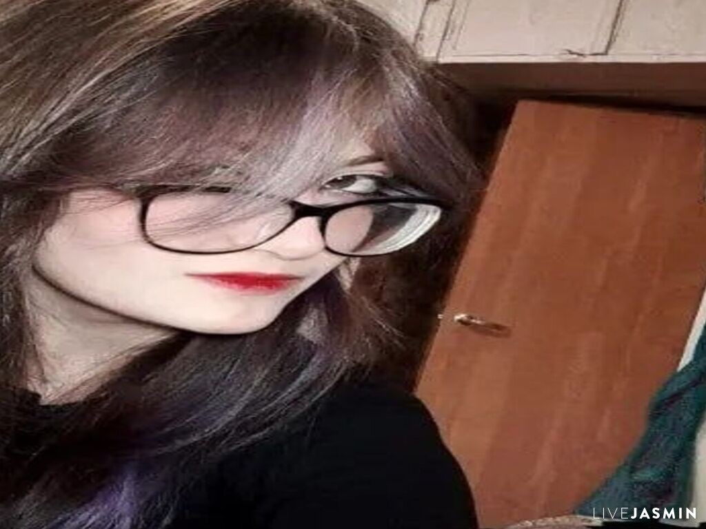 Live cam model DeberaWoodsmall
