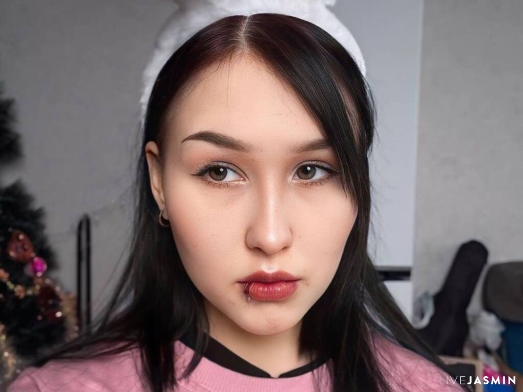 Live cam model DeeKlingensmith