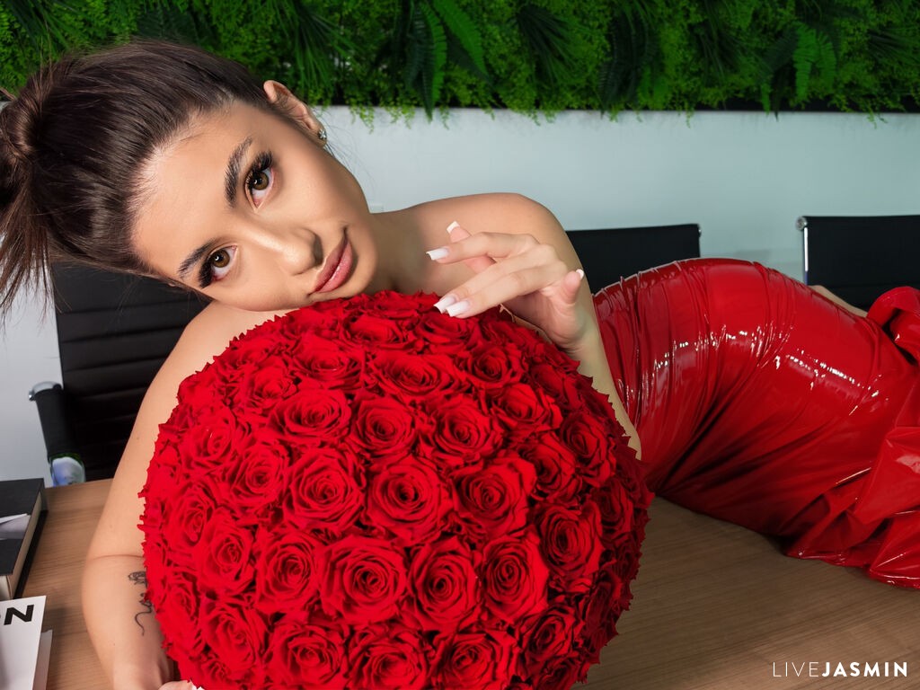 Live cam model DelinaRose