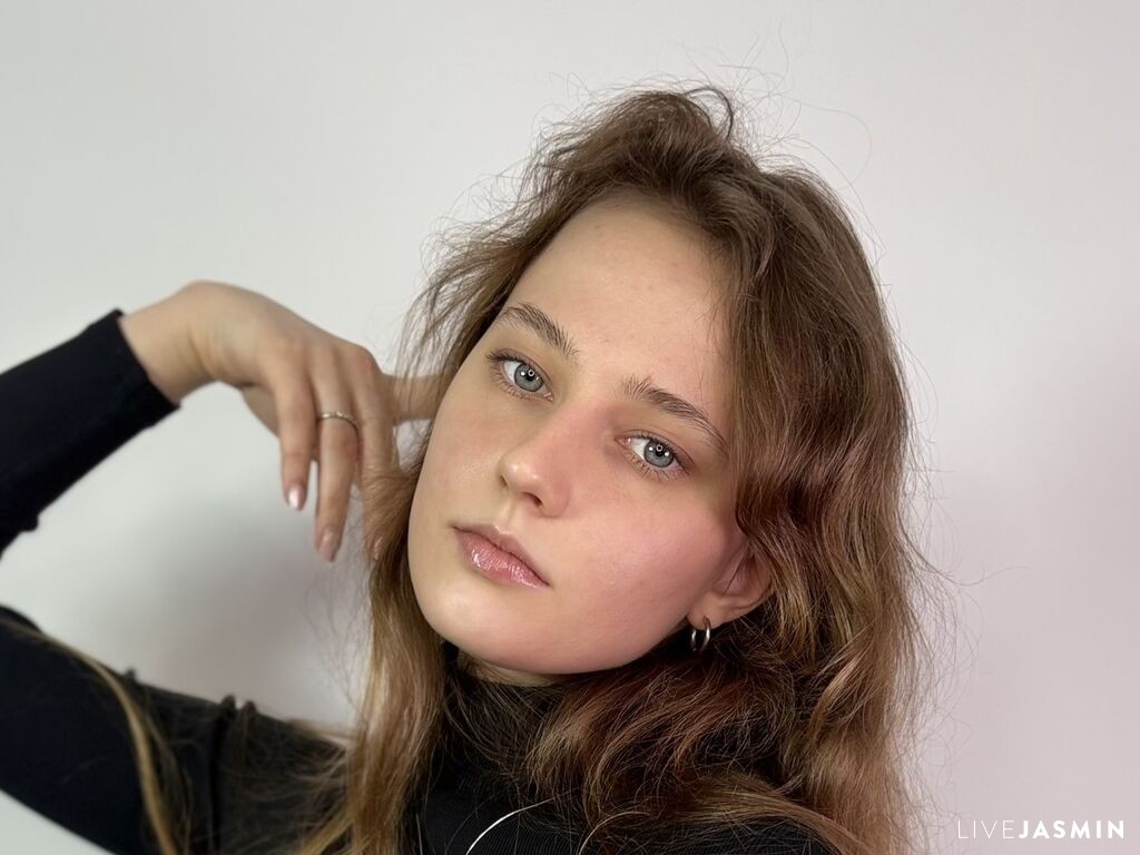 Live cam model DelorasWiant