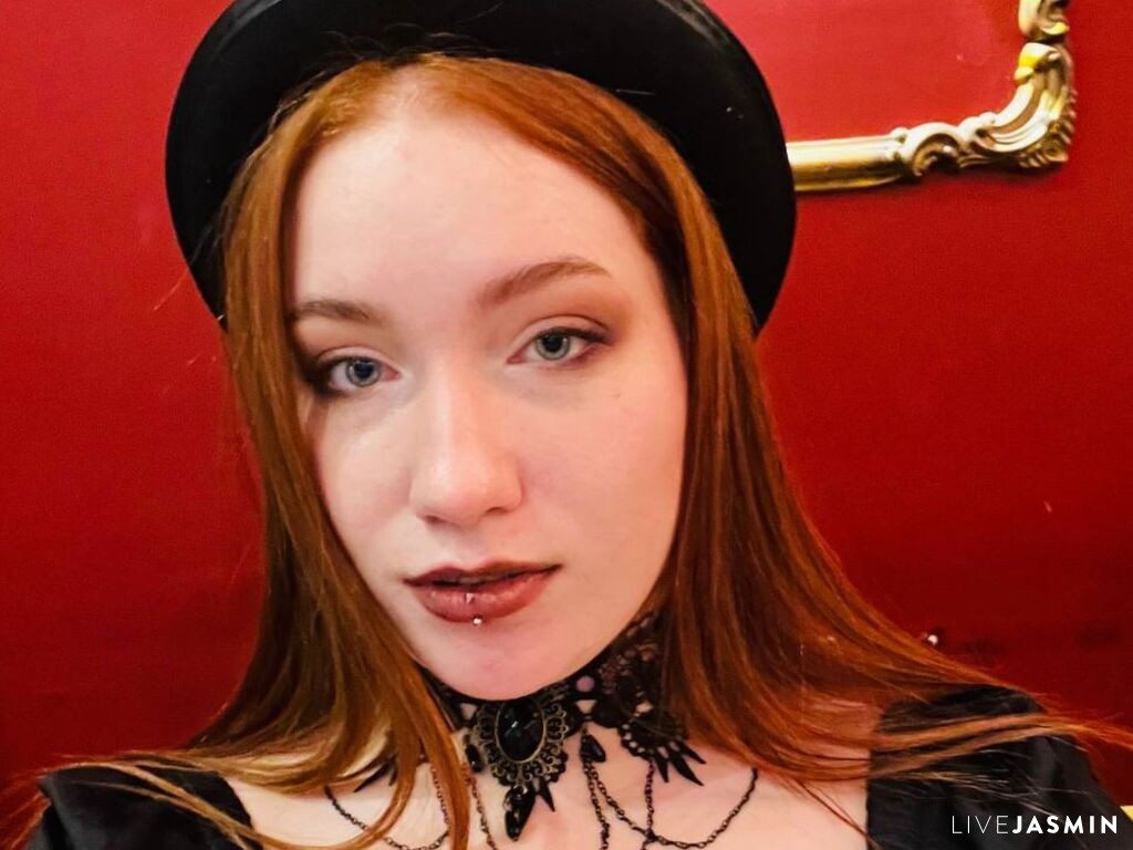 View DevonaDarby cam profile and live status