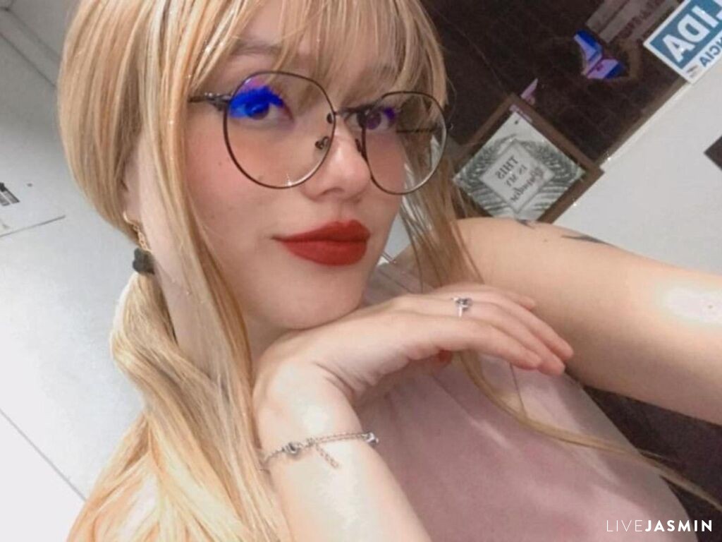 Browse DiamondDavis live chat profile