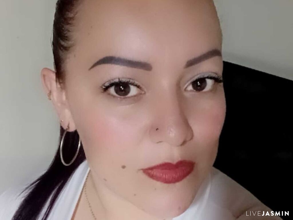 Live cam model DinaCarls
