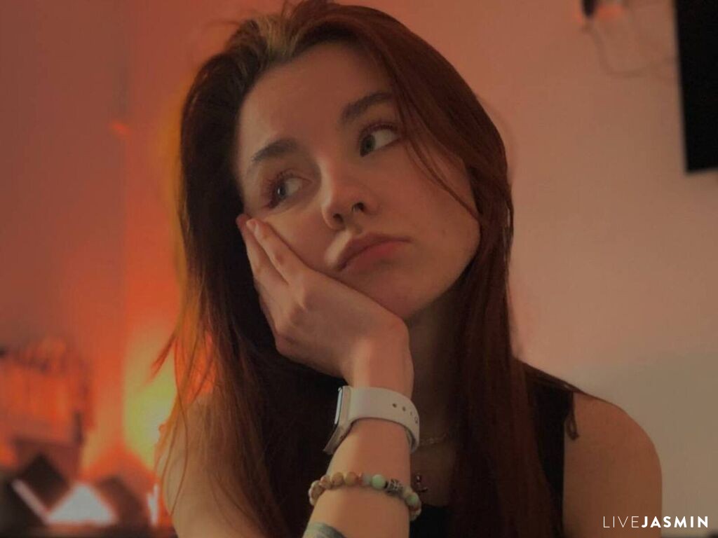Browse DivinaGazza live chat profile
