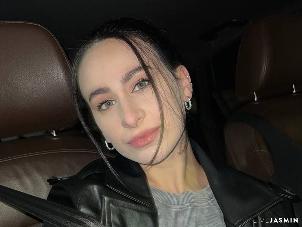 Live cam model DominikaFires
