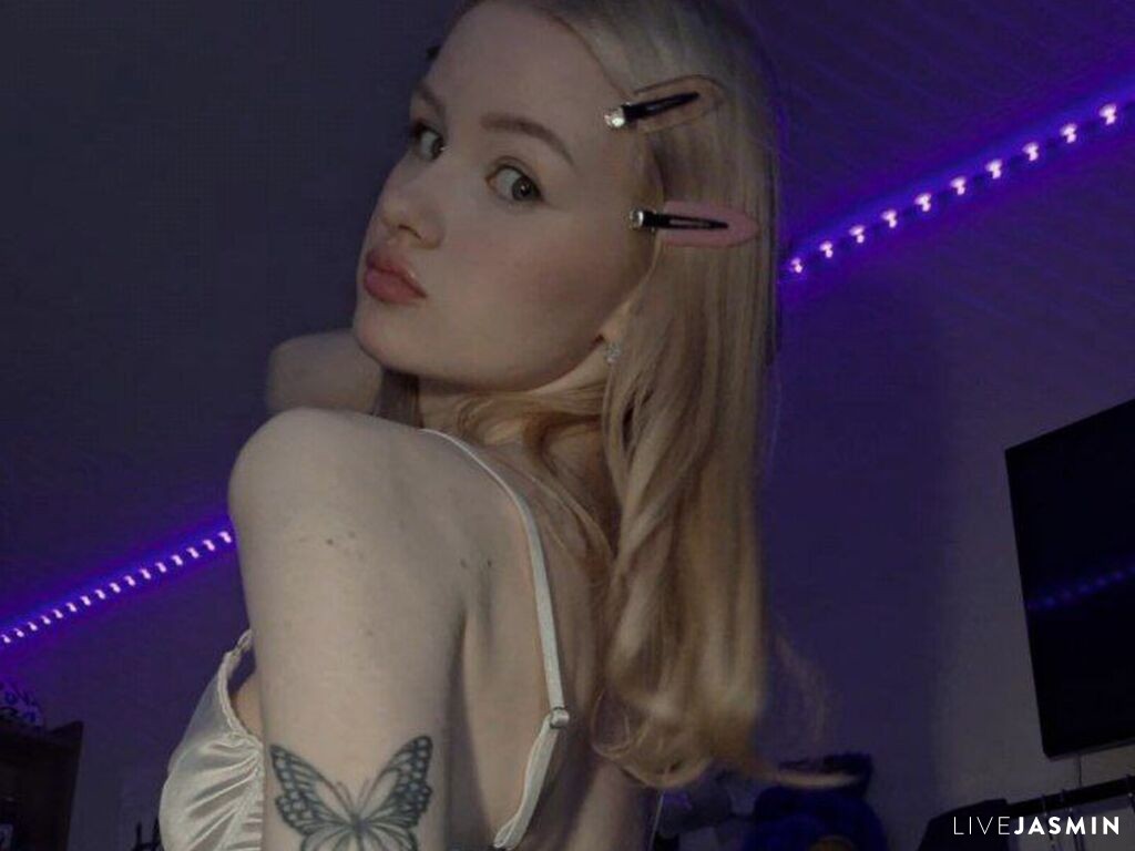 Live cam model DoreathaBonepart