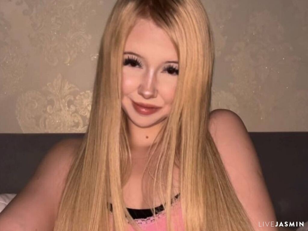 Live cam model EdnaMartin