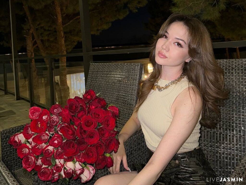 Browse EffuliaLoren live chat profile