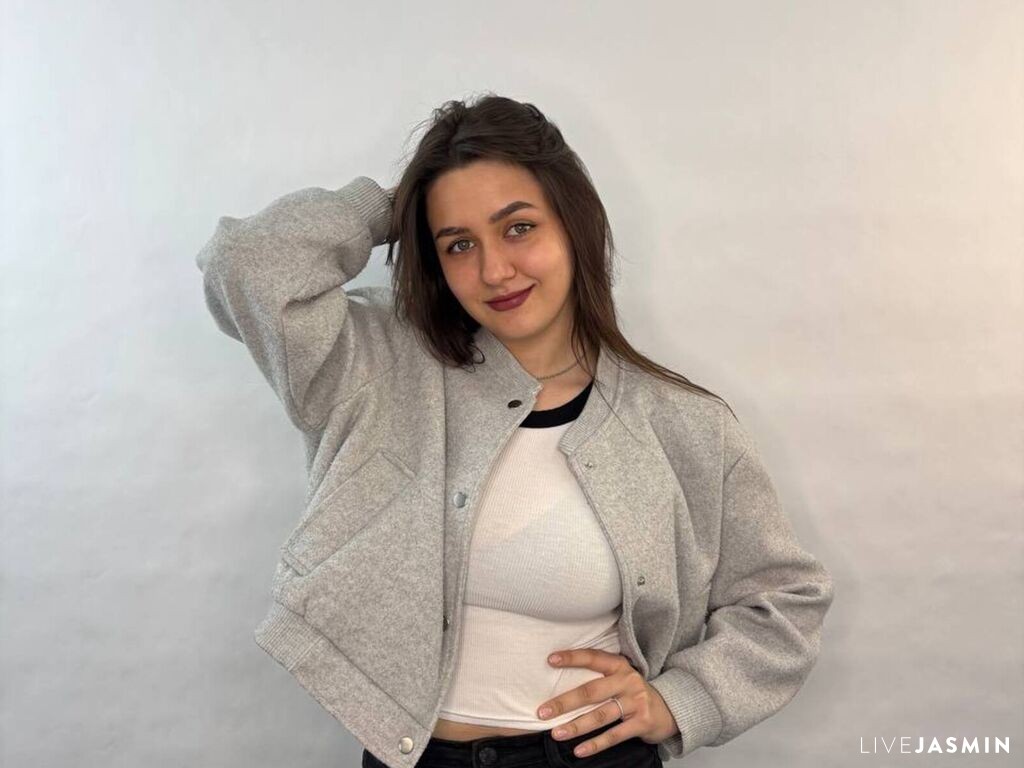 Live cam model ElaraWhitmoren