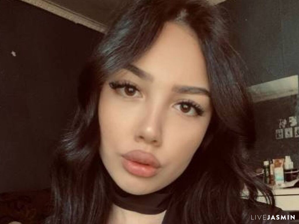 Browse EliraVale live chat profile