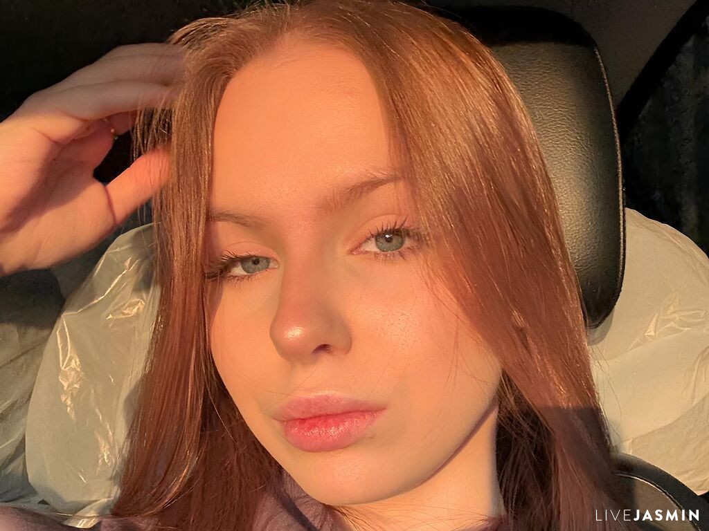 Browse ElizaBless live chat profile