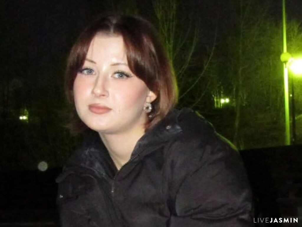 View ElizabethGrochma cam profile and live status