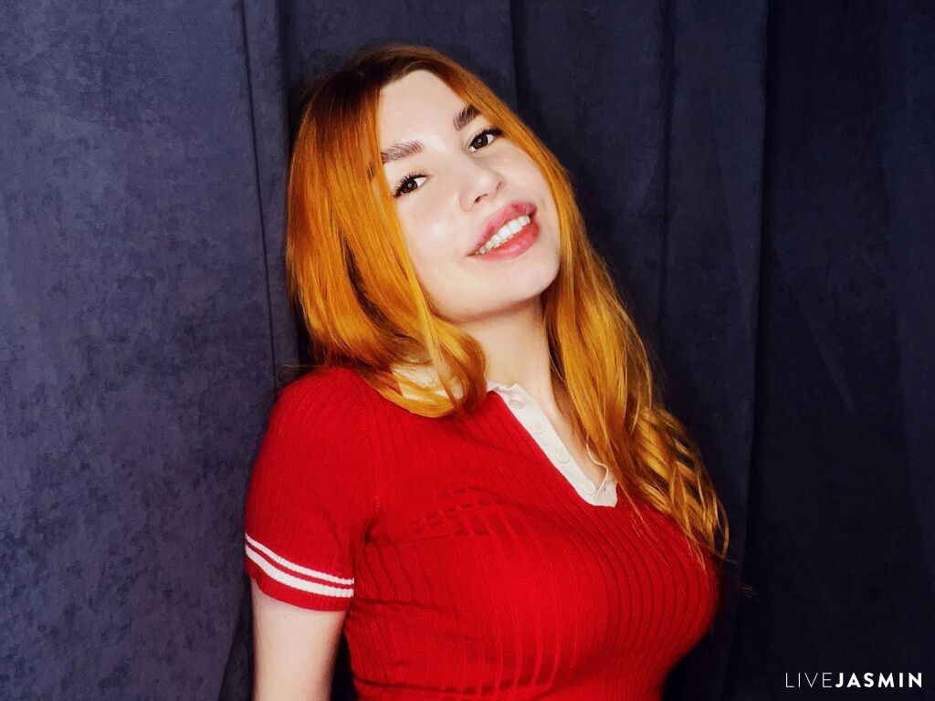 Browse EllaNura live chat profile