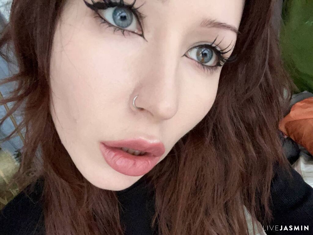 Live cam model EllyRavenel