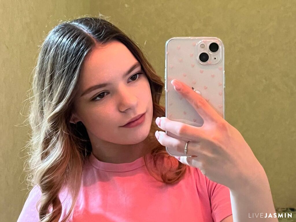 ElmerRoche live cam girl profile