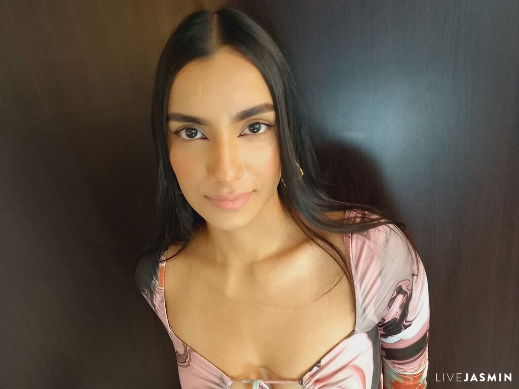 Browse EmilyKiky live chat profile