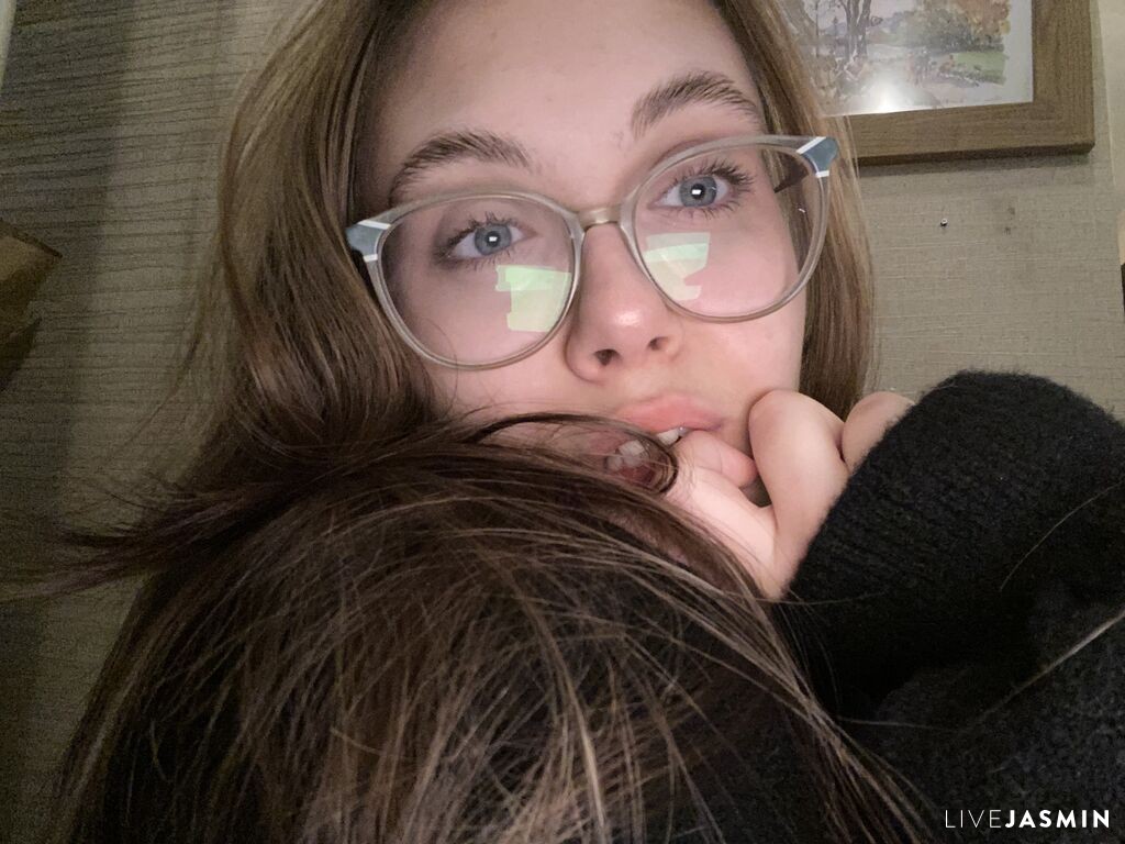 Live cam model EmilyLoven