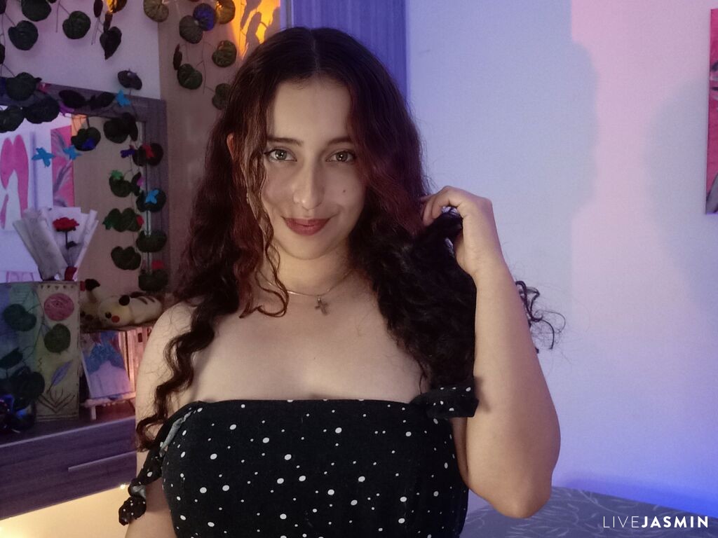 Browse EmilyMarian live chat profile