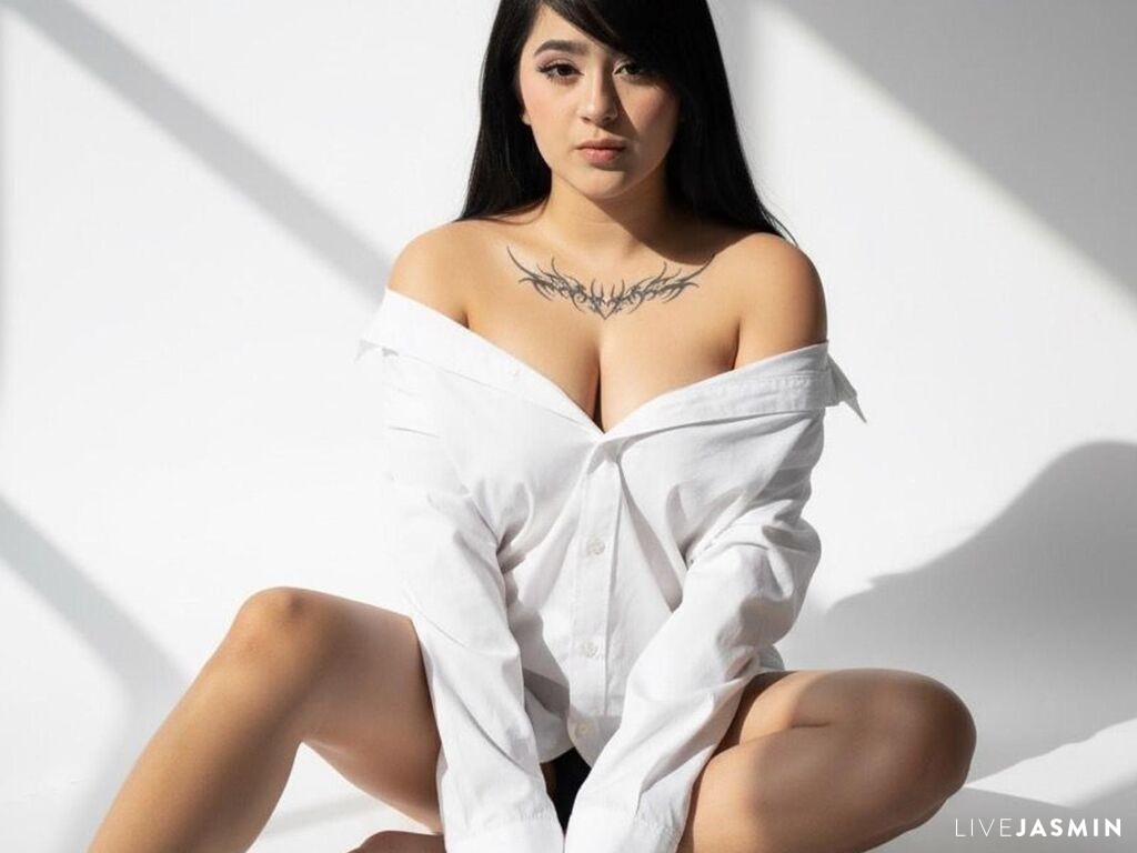 Browse EmilyWattson live chat profile