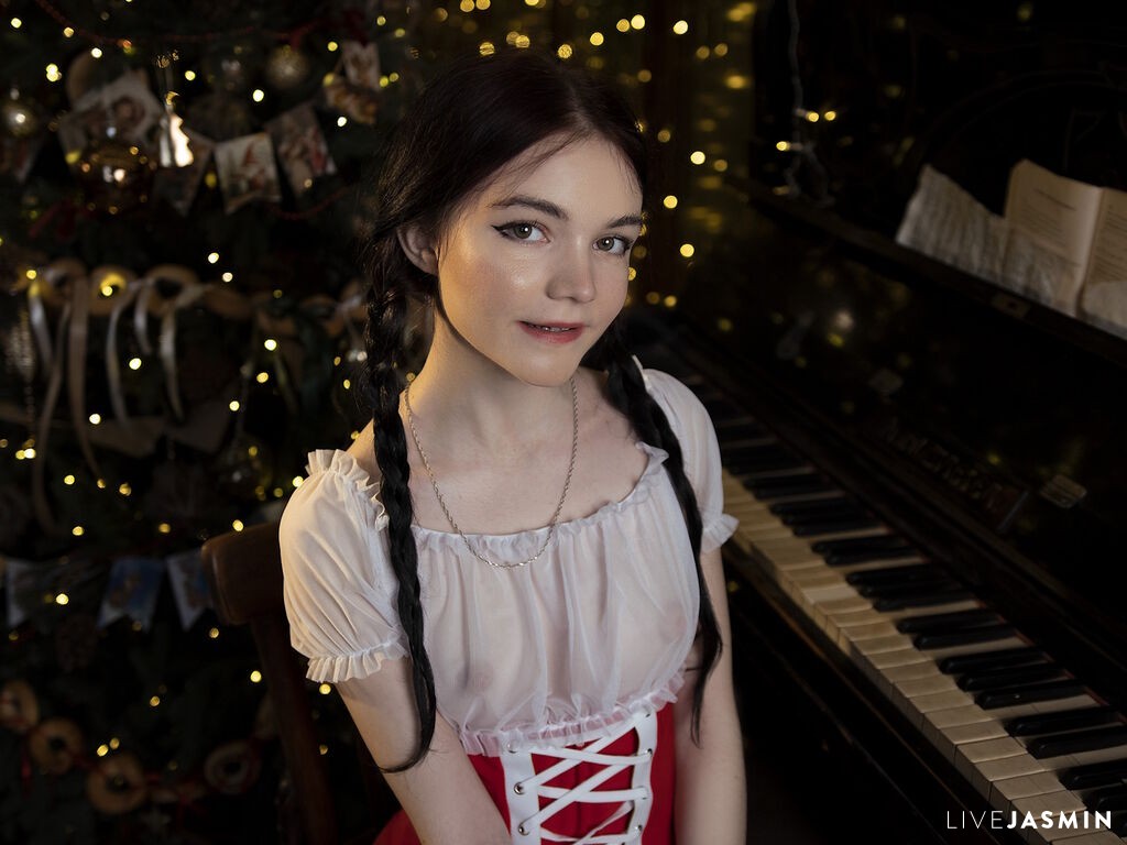 EmmaBlackwood live cam girl profile