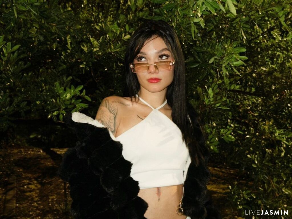 EmmaBridgerton live cam girl profile