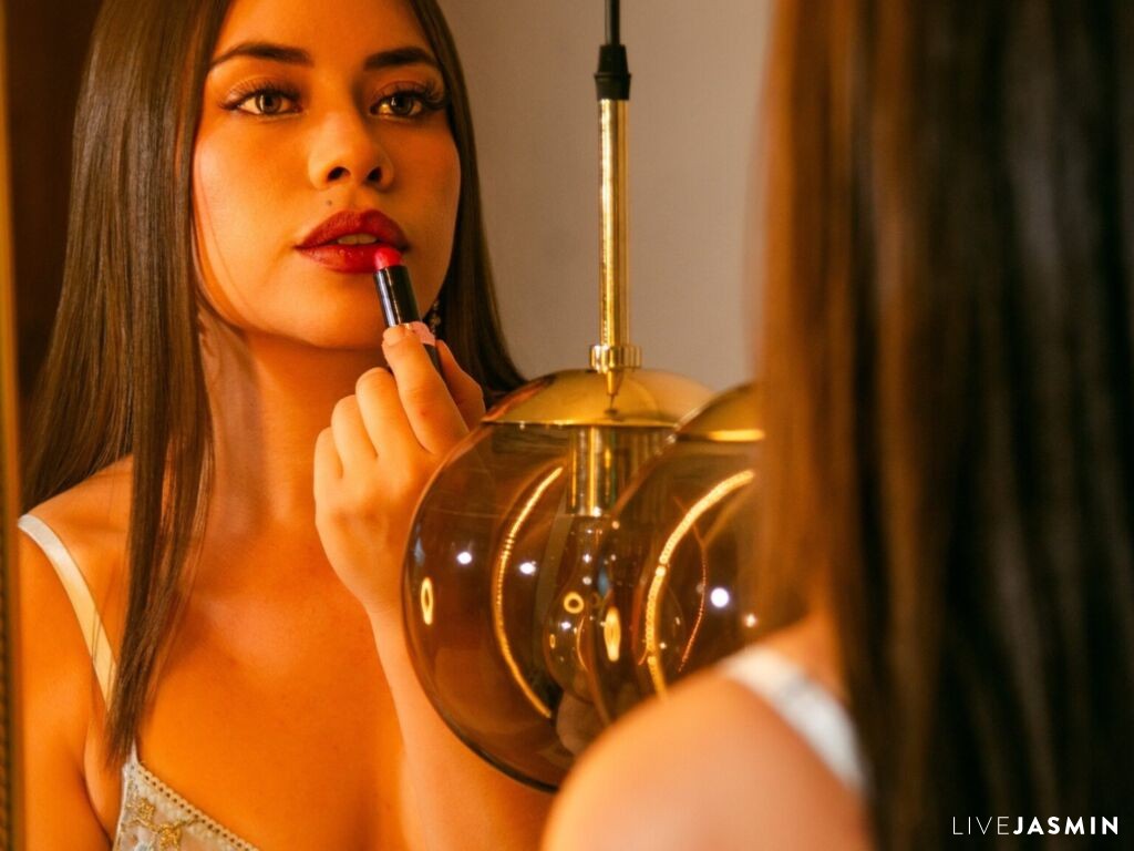 EmmaContii LiveJasmin model profile