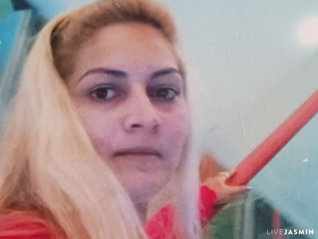 Live cam model EmmaEnots