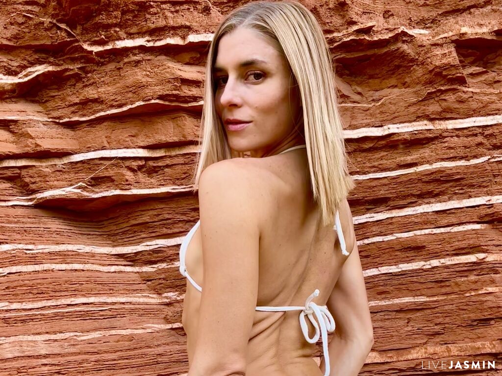 Live cam model EmmaFae