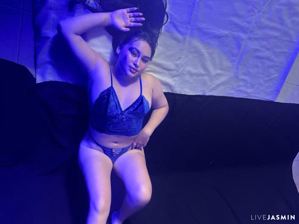 Featured LiveJasmin cam girl profile: EmmaHardman