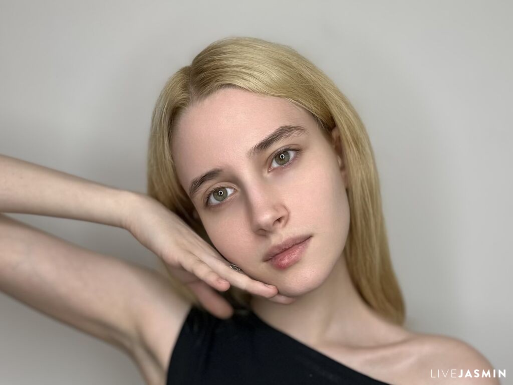 Live cam model EmmaHurriet