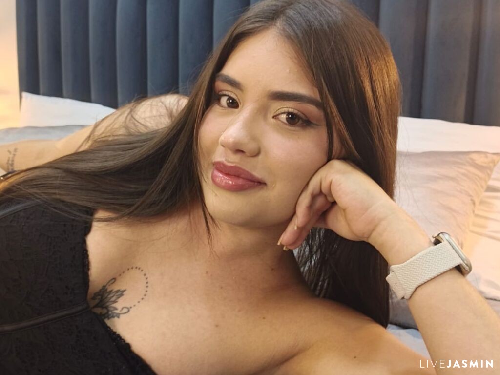 View EmmaMontclair cam profile and live status