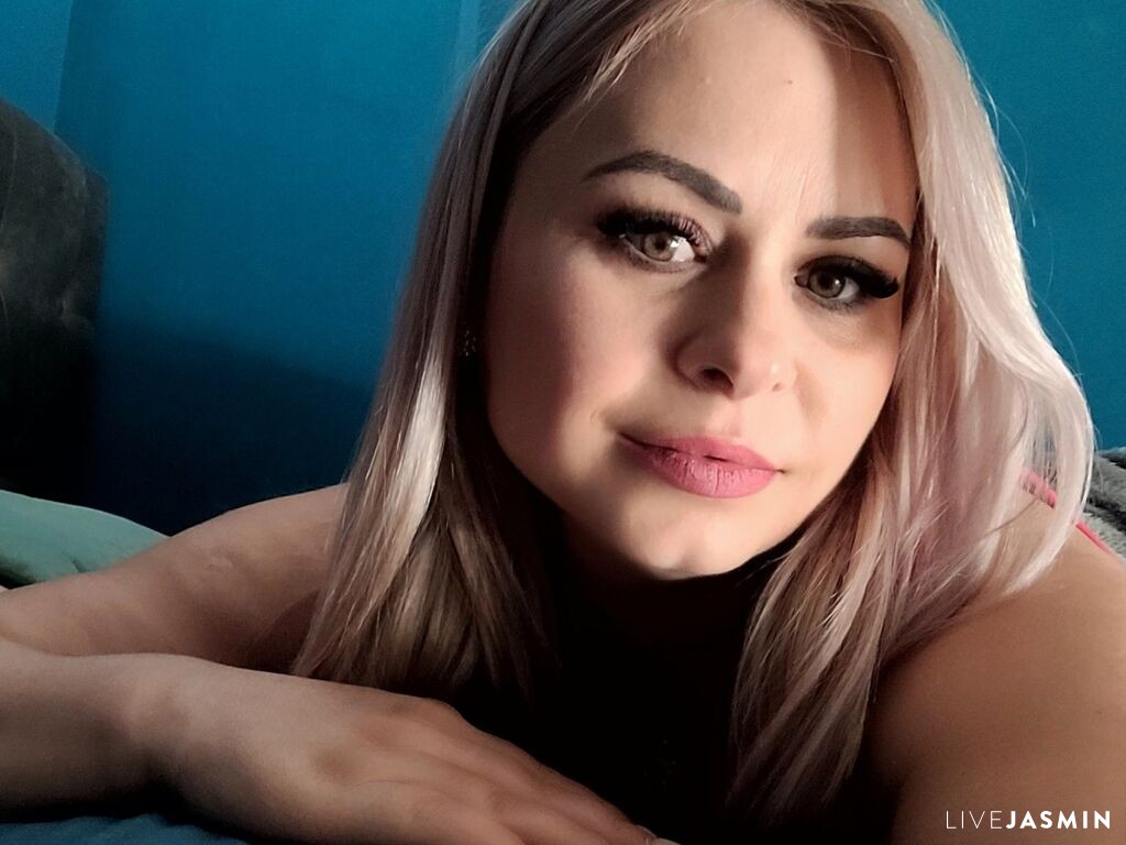 Live cam model EmmaRobertson