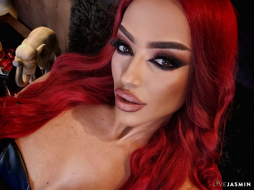 EmmelyneQuincy live cam girl profile