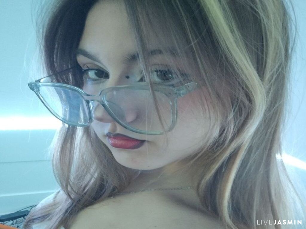 Browse EmmieOttman live chat profile