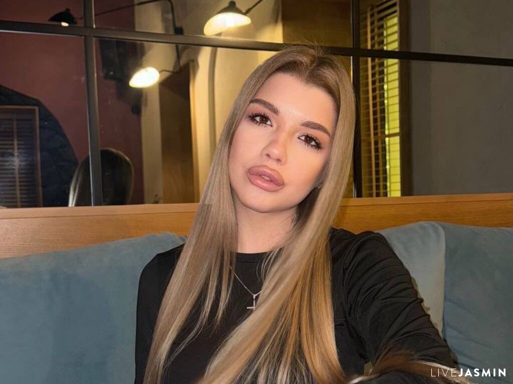 Live cam model EmmyRamsdell