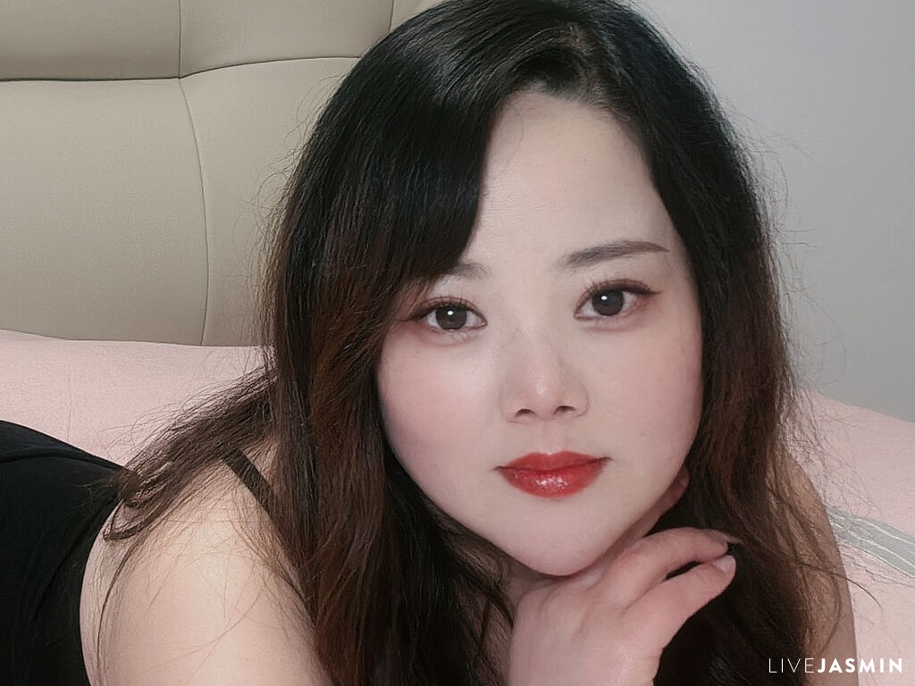 Live cam model EnyaLin