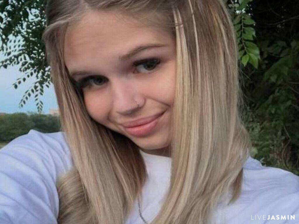 Browse EricaVon live chat profile
