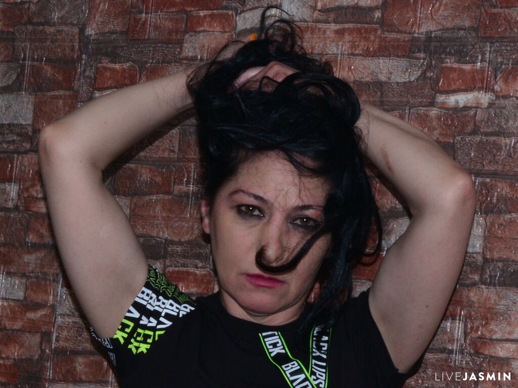 ErikaElvie LiveJasmin model profile