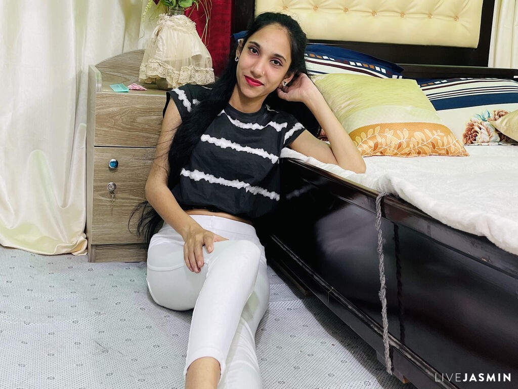 Live cam model ErinKings