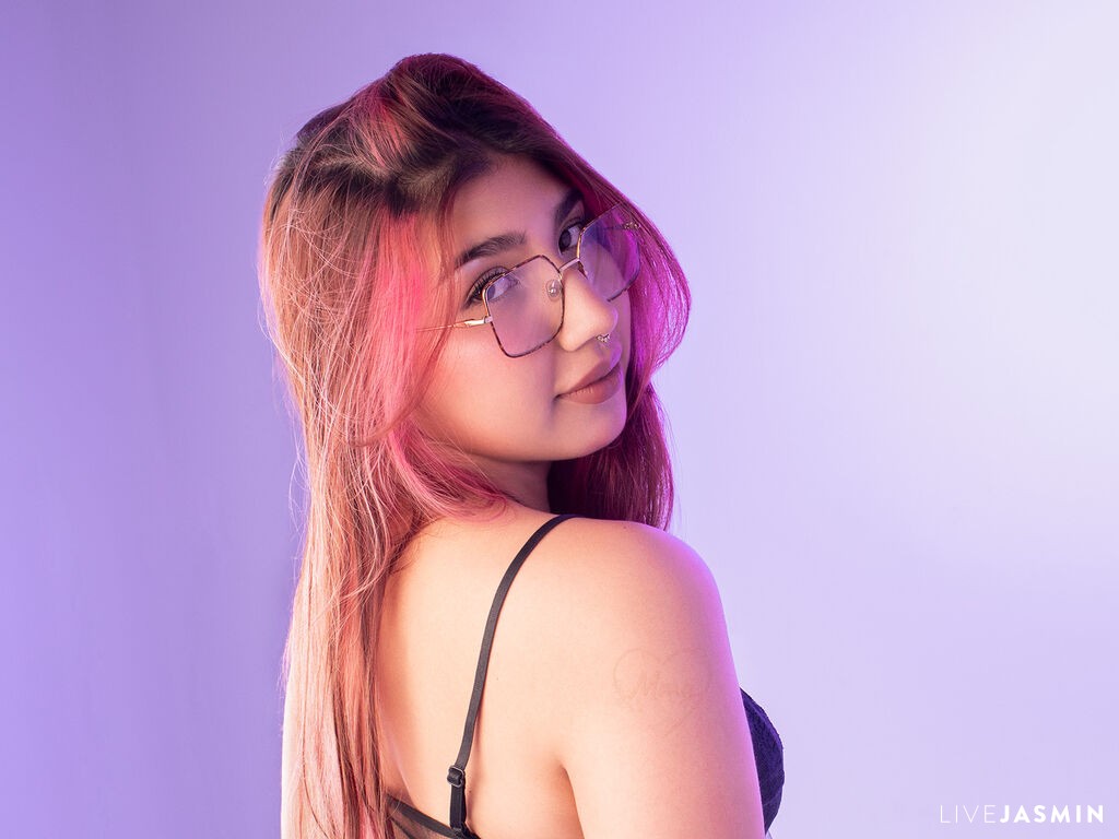 Live cam model EstefaniCastillo