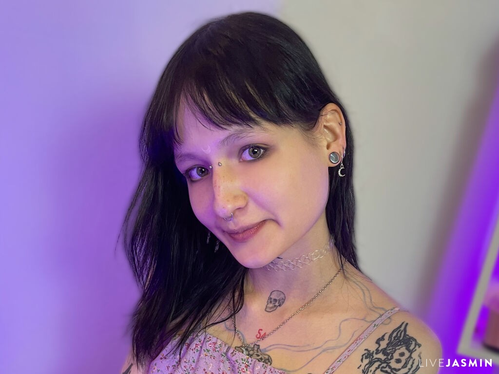 EsterNocturne LiveJasmin model profile