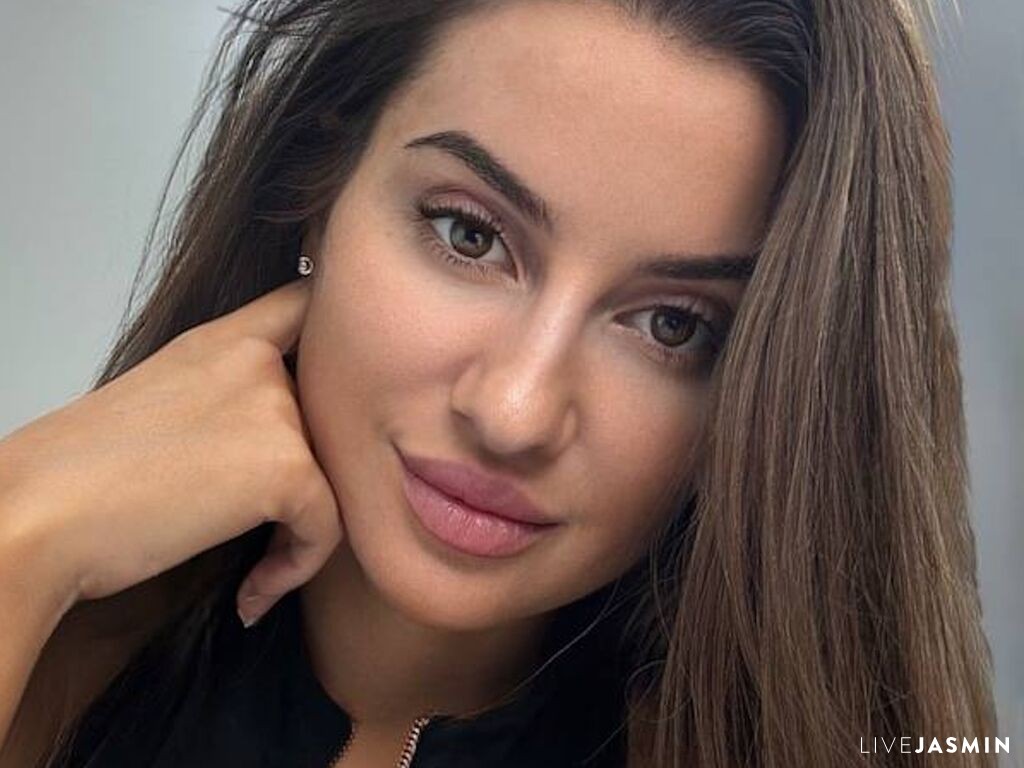 View EvaAdvans cam profile and live status