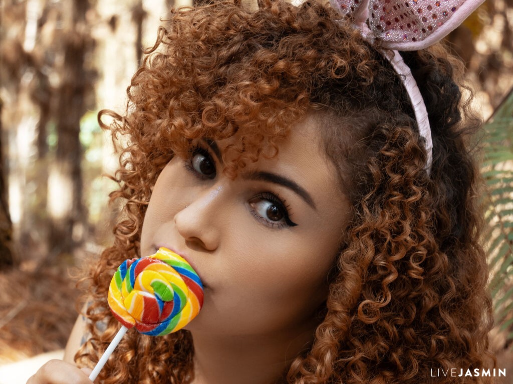 EvhaSoles LiveJasmin model profile