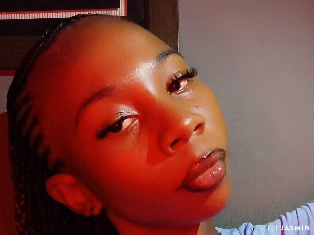 View FaveWhite cam profile and live status