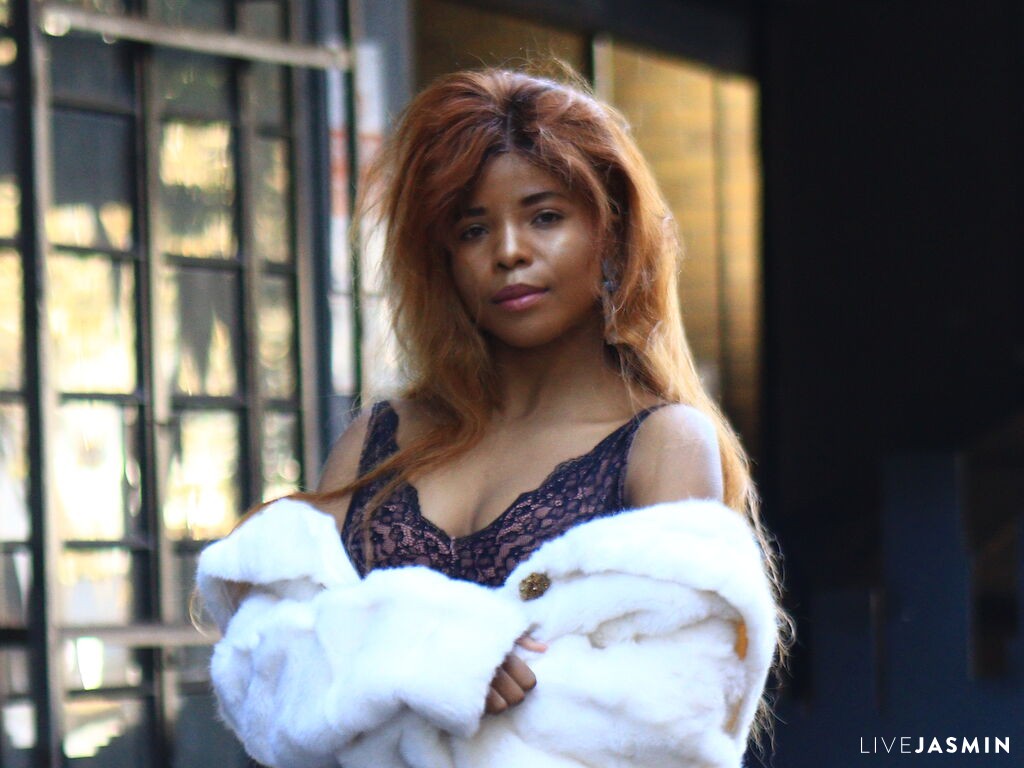 FifiCaramel LiveJasmin model profile