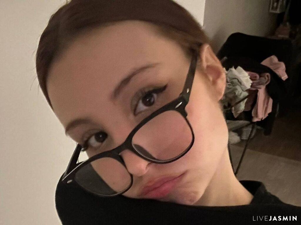 View FranciscaRamerez cam profile and live status