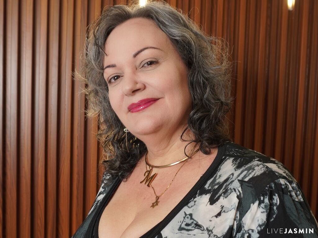 GeminisBlue live cam girl profile