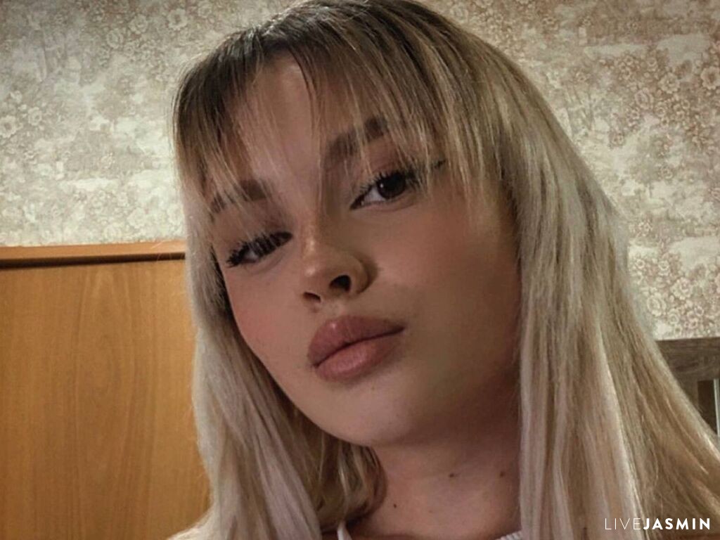 Browse GeniaPalmour live chat profile