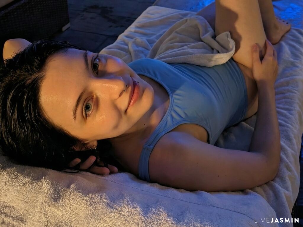 GennieMowery LiveJasmin model profile