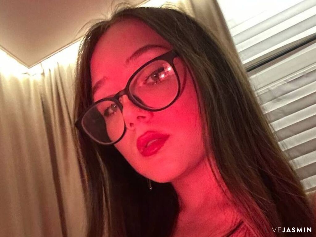 Browse GiannaSky live chat profile
